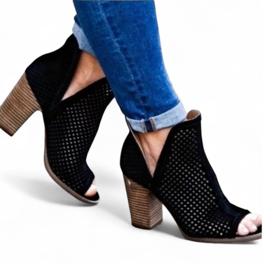 Lucky Brand Larise black peep toe laser cut out suede leather ankle boots size 6